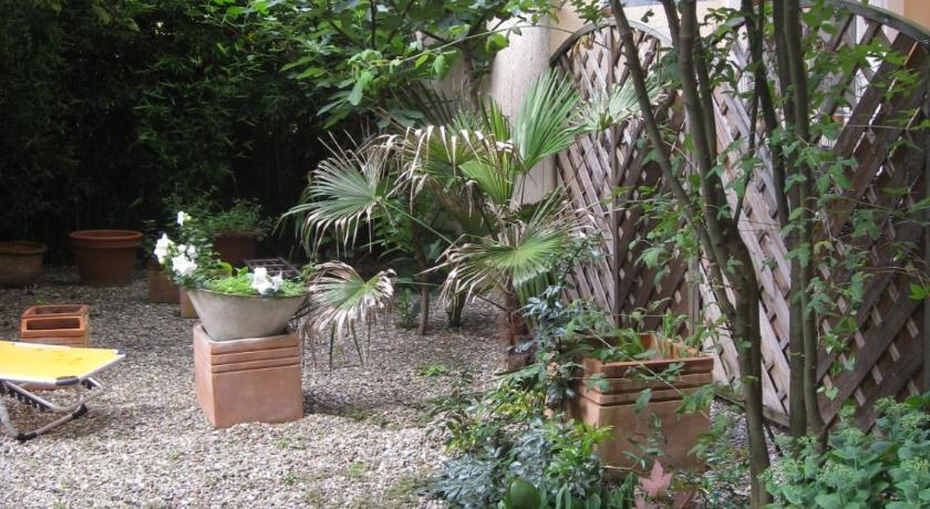 Unique Serviced Living @ Airport Line بازل المظهر الخارجي الصورة